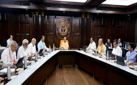 UP कैबिनेट के 5 बड़े फैसले: जेवर एयरपोर्ट का नाम बदलेगा, दिवाली पर मुफ्त गैस सिलेंडर और 1,725 इलेक्ट्रिक बसें