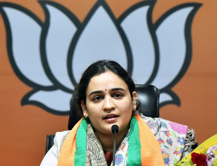 2027 में कहां से चुनाव लड़ेंगी अपर्णा यादव? मैनपुरी में दिया बड़ा बयान