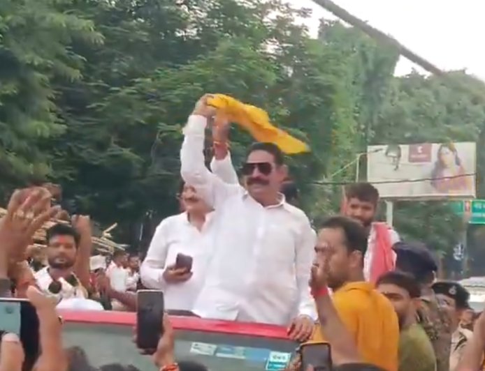 80 लाख की जीप में निकले अनंत सिंह, PK उम्मीदवार अनुज सिंह का किया शक्ति प्रदर्शन